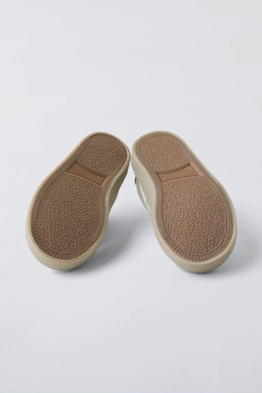 Niños ZARA 1½ - 6 Años·Zapatos|1½ - 6 Años·Zapatos<BAMBA PIEL TIRAS