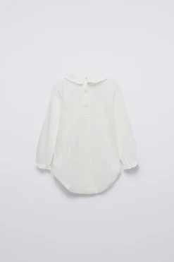Niños ZARA 0 - 6 Meses·Bodies / Camisas|0 - 6 Meses·Básicos<BODY TEXTURA VOLANTE