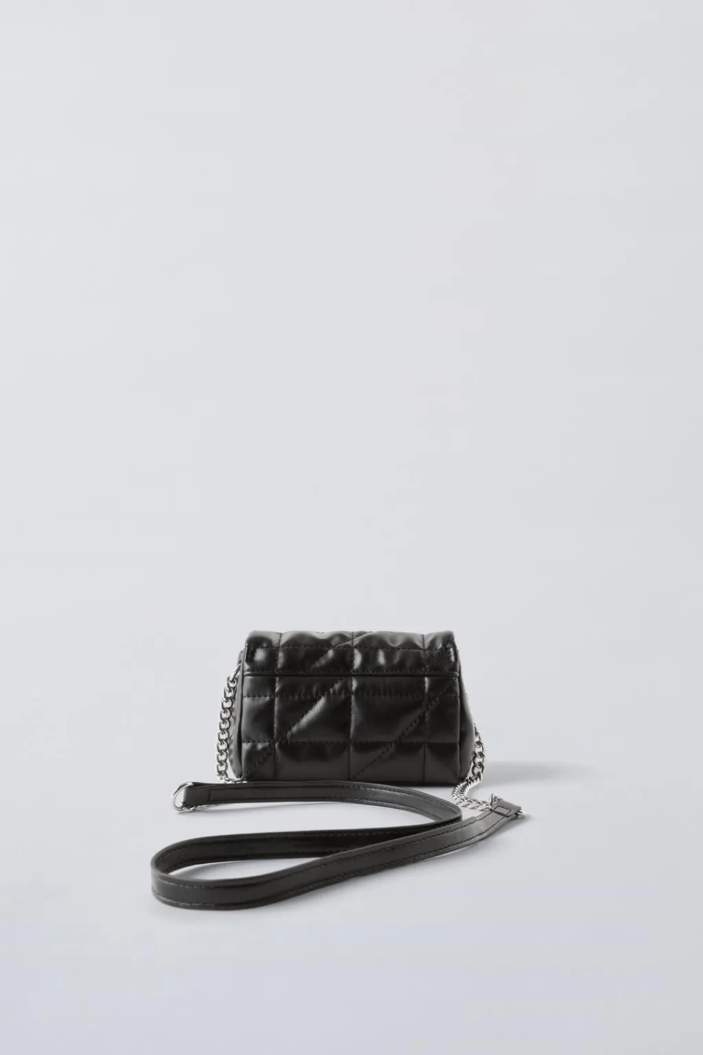 Niños ZARA 6 - 14 Años·Bolsos / Mochilas<BOLSO ACOLCHADO TACHAS