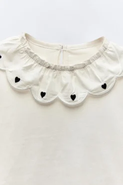 Niños ZARA 1½ - 6 Años·Camisetas|6 - 18 Meses·Camisetas<CAMISETA CUELLO BORDADO