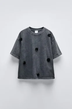 Niños ZARA 6 - 14 Años·Camisetas<CAMISETA EFECTO LAVADO APLIQUE FLORES