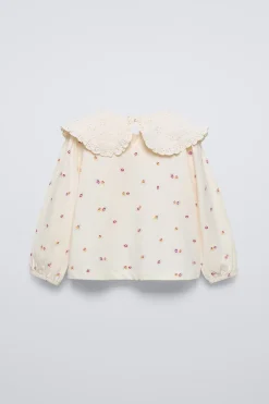 Niños ZARA 1½ - 6 Años·Camisetas<CAMISETA ESTAMPADO FLORES CUELLO BORDADO