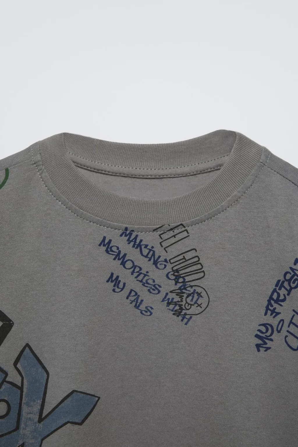 Niños ZARA 6 - 14 Años·Camisetas<CAMISETA ESTAMPADO GRAFFITI