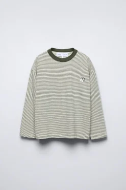 Niños ZARA 6 - 14 Años·Camisetas<CAMISETA RAYAS PARCHE BORDADO