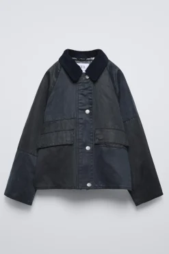 Niños ZARA 6 - 14 Años·Abrigos<CAZADORA ENCERADA CAPUCHA