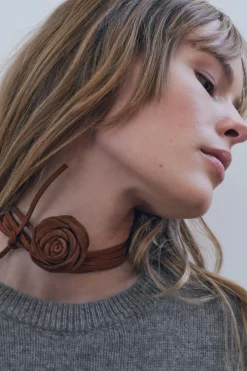 Discount COLLAR CORDÓN PIEL ANTE FLOR Mujer Accesorios / Bisuteria