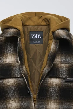 Niños ZARA 6 - 14 Años·Camisas / Sobrecamisas<SOBRECAMISA ACOLCHADA CUADROS CAPUCHA