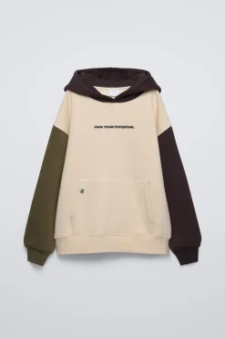 Niños ZARA 6 - 14 Años·Sudaderas<SUDADERA CAPUCHA TEXTO RELIEVE