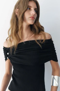 Outlet TOP PUNTO OFF SHOULDER ARANDELA METÁLICA Mujer Cárdigan / Jerséis|Punto