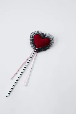 Niños ZARA 1½ - 6 Años·Accesorios|6 - 14 Años·Accesorios<VARITA CORAZÓN TERCIOPELO DISFRAZ REINA DE CORAZONES