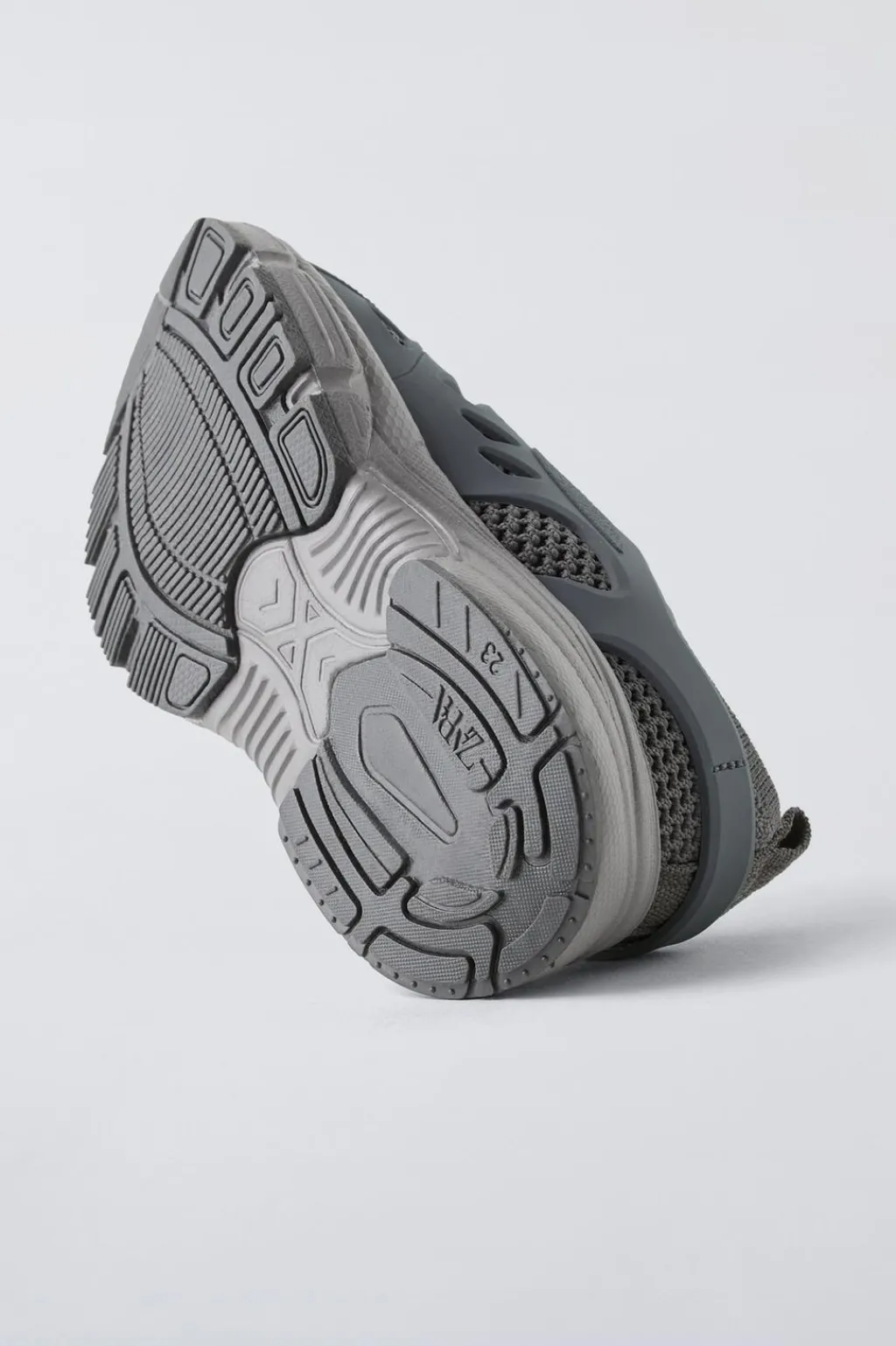 Niños ZARA 1½ - 6 Años·Zapatos<ZAPATILLA DEPORTIVA ENGOMADA