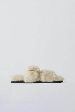 Niños ZARA 6 - 14 Años·Zapatos<ZAPATILLAS DE CASA PELO HEBILLAS