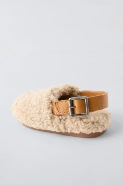Niños ZARA 1½ - 6 Años·Zapatos|1½ - 6 Años·Zapatos<ZUECO BORREGUILLO