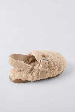 Niños ZARA 1½ - 6 Años·Zapatos|1½ - 6 Años·Zapatos<ZUECO BORREGUILLO